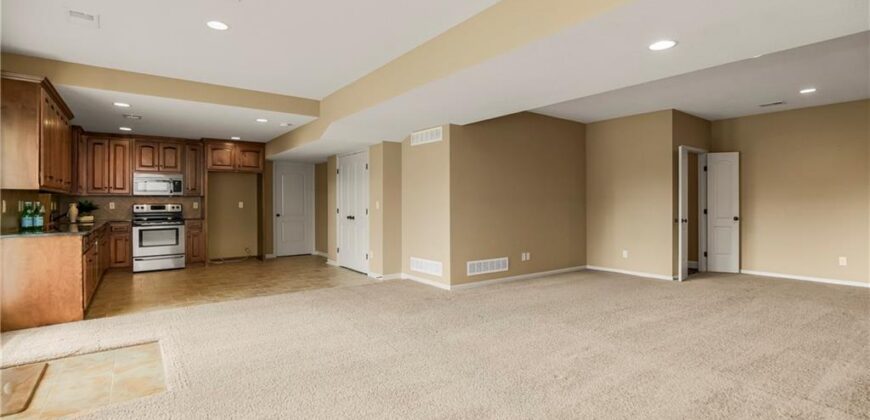 10312 N Tullis Drive, Kansas City, MO 64157