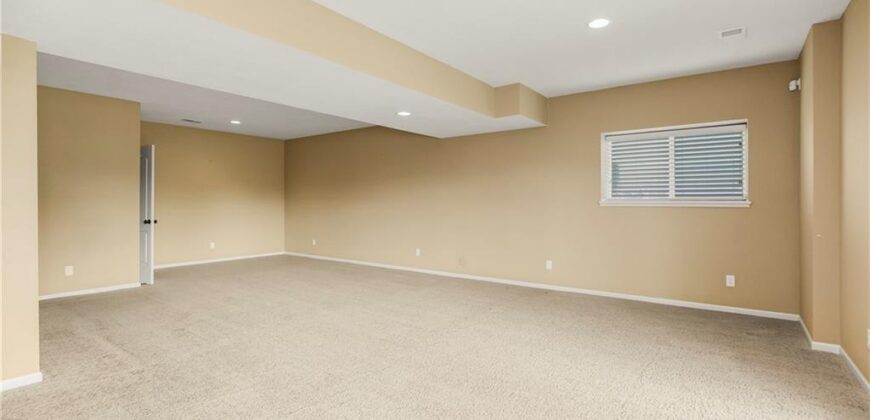 10312 N Tullis Drive, Kansas City, MO 64157