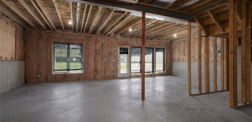 9409 N Laurel Avenue, Kansas City, MO 64157