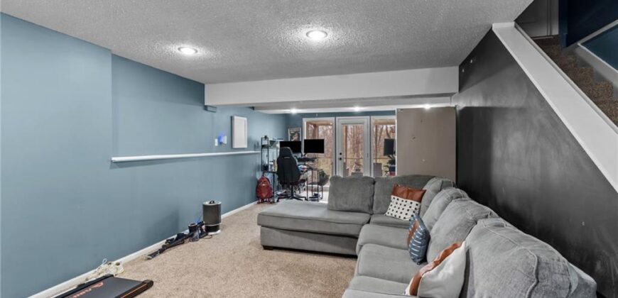 7833 N Strathbury Avenue, Kansas City, MO 64151