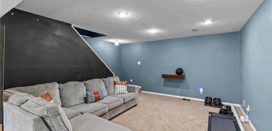 7833 N Strathbury Avenue, Kansas City, MO 64151