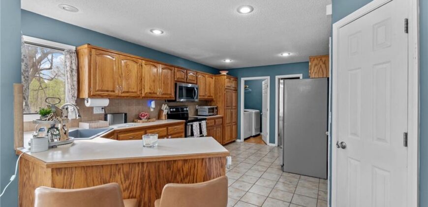 7833 N Strathbury Avenue, Kansas City, MO 64151