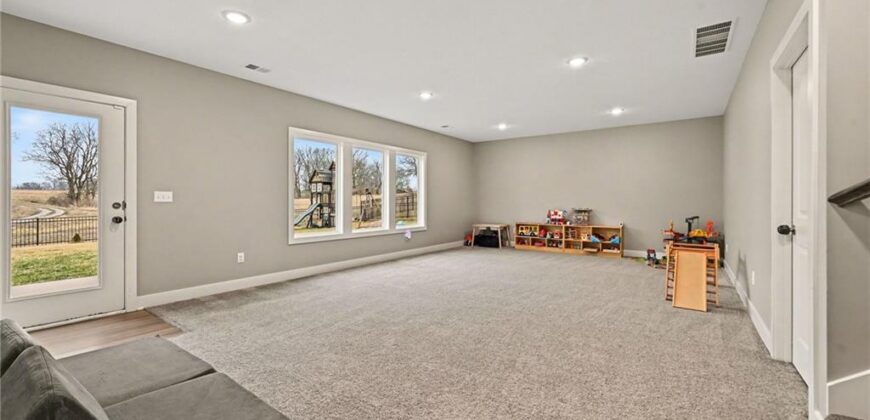 12203 N Virginia Avenue, Kansas City, MO 64165