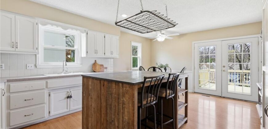 1206 Campbell Street, Liberty, MO 64068