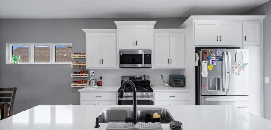 16083 Ryan Circle, Parkville, MO 64152