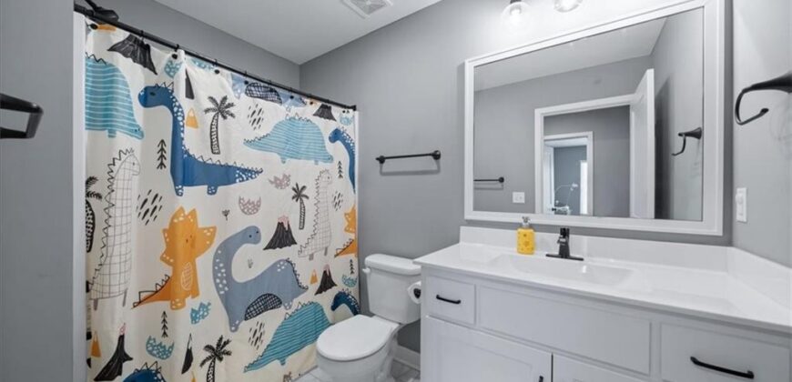 16083 Ryan Circle, Parkville, MO 64152