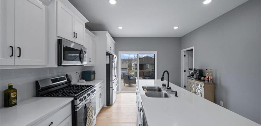16083 Ryan Circle, Parkville, MO 64152