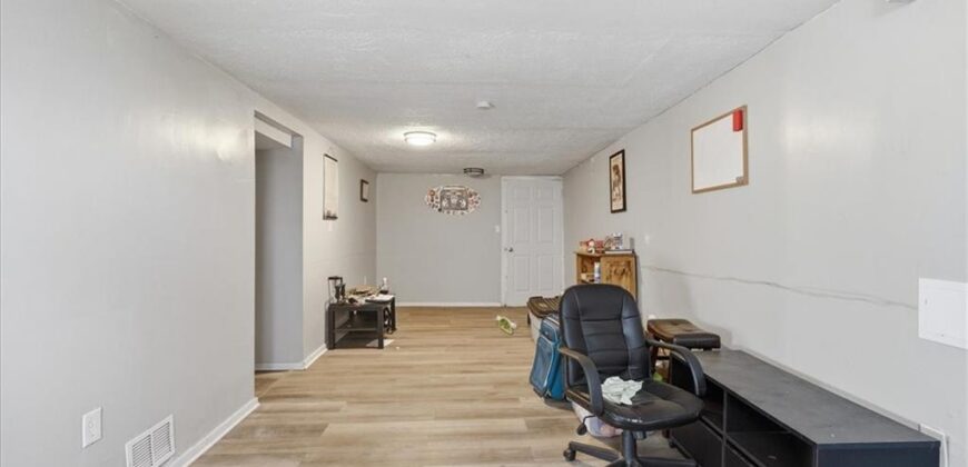 5910 N Park Avenue, Gladstone, MO 64118