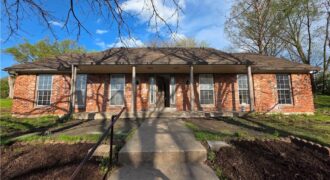 4811 Waukomis Drive, Kansas City, MO 64151