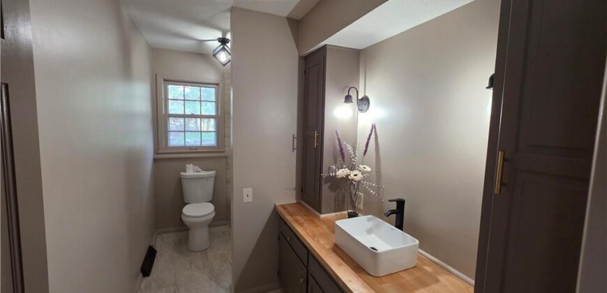 4811 Waukomis Drive, Kansas City, MO 64151