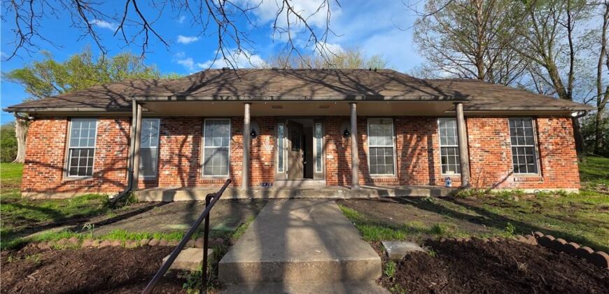 4811 Waukomis Drive, Kansas City, MO 64151