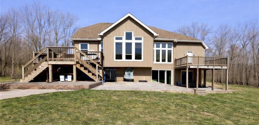 14921 Black Oak Drive, Smithville, MO 64089