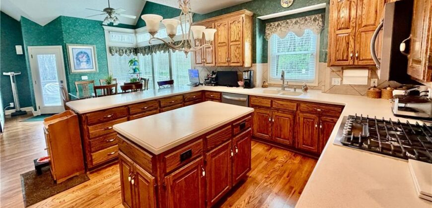 14921 Black Oak Drive, Smithville, MO 64089