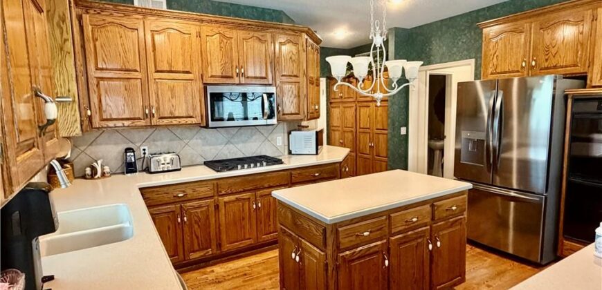 14921 Black Oak Drive, Smithville, MO 64089
