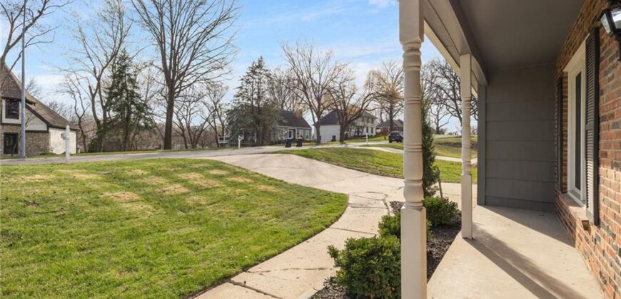 412 NW Briarcliff Road, Kansas City, MO 64116