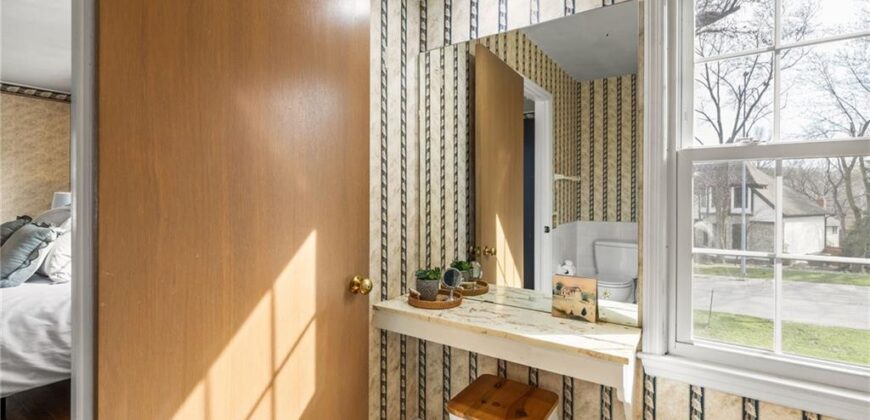 412 NW Briarcliff Road, Kansas City, MO 64116