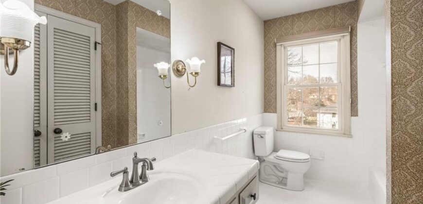 412 NW Briarcliff Road, Kansas City, MO 64116