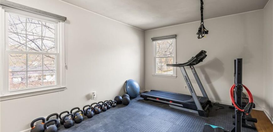 412 NW Briarcliff Road, Kansas City, MO 64116