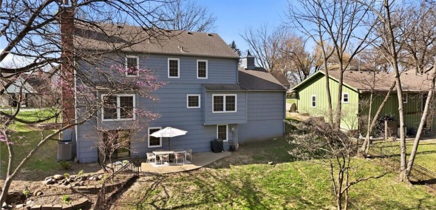 412 NW Briarcliff Road, Kansas City, MO 64116