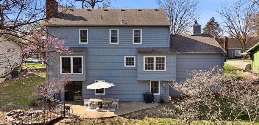 412 NW Briarcliff Road, Kansas City, MO 64116