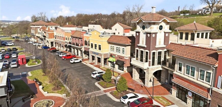 412 NW Briarcliff Road, Kansas City, MO 64116