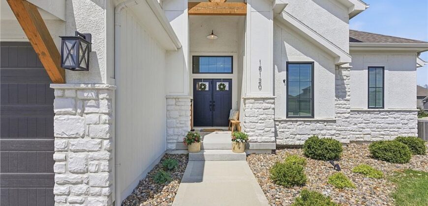 18120 N Peach Blossom Drive, Platte City, MO 64079