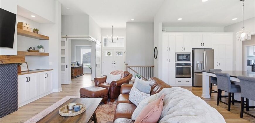 18120 N Peach Blossom Drive, Platte City, MO 64079