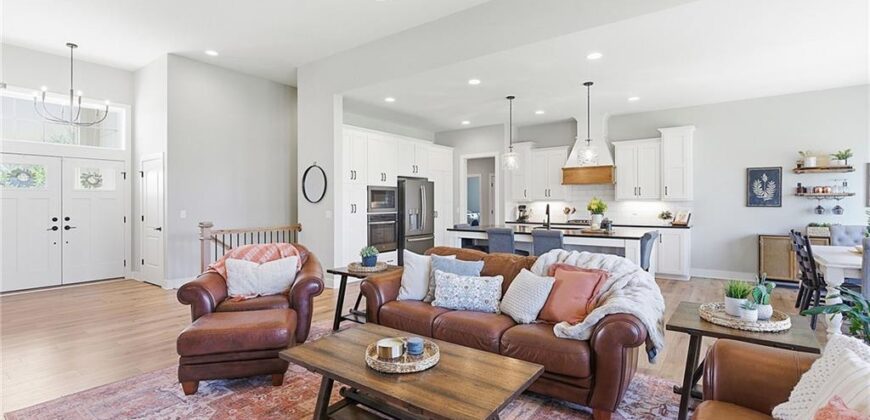 18120 N Peach Blossom Drive, Platte City, MO 64079