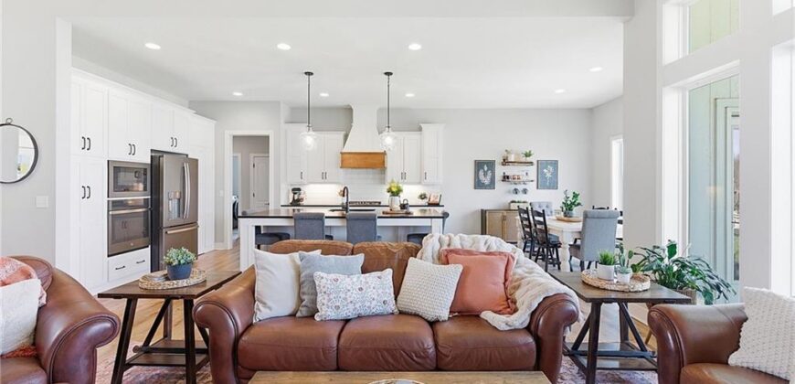 18120 N Peach Blossom Drive, Platte City, MO 64079