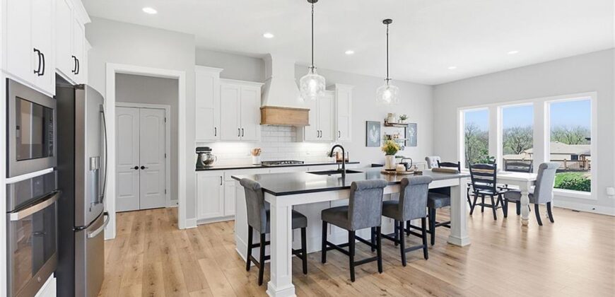 18120 N Peach Blossom Drive, Platte City, MO 64079