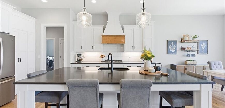 18120 N Peach Blossom Drive, Platte City, MO 64079