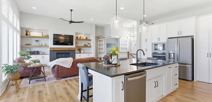 18120 N Peach Blossom Drive, Platte City, MO 64079