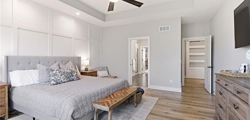 18120 N Peach Blossom Drive, Platte City, MO 64079