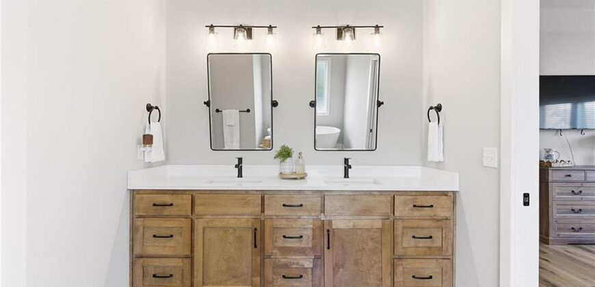 18120 N Peach Blossom Drive, Platte City, MO 64079