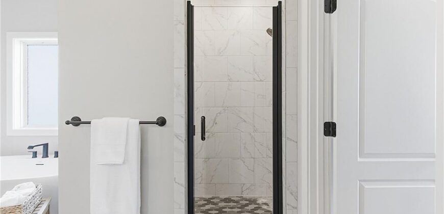 18120 N Peach Blossom Drive, Platte City, MO 64079