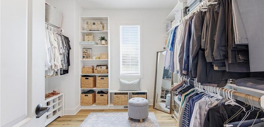 18120 N Peach Blossom Drive, Platte City, MO 64079