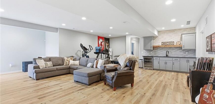 18120 N Peach Blossom Drive, Platte City, MO 64079