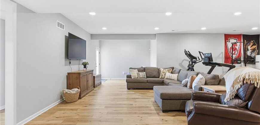 18120 N Peach Blossom Drive, Platte City, MO 64079