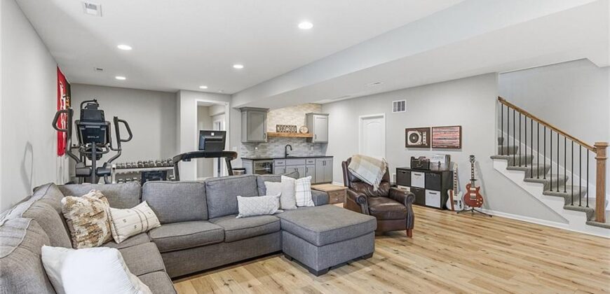 18120 N Peach Blossom Drive, Platte City, MO 64079