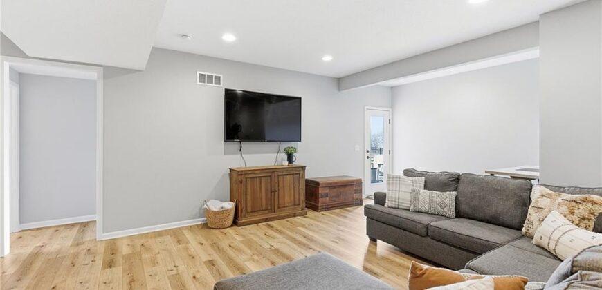 18120 N Peach Blossom Drive, Platte City, MO 64079