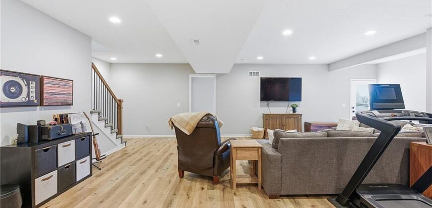 18120 N Peach Blossom Drive, Platte City, MO 64079