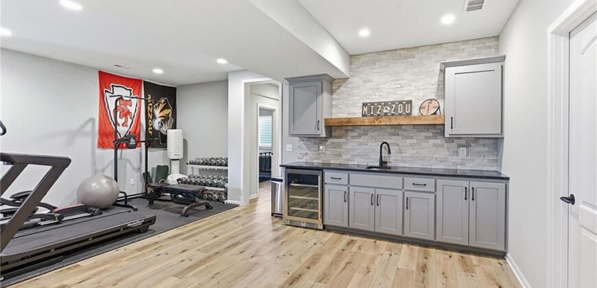 18120 N Peach Blossom Drive, Platte City, MO 64079