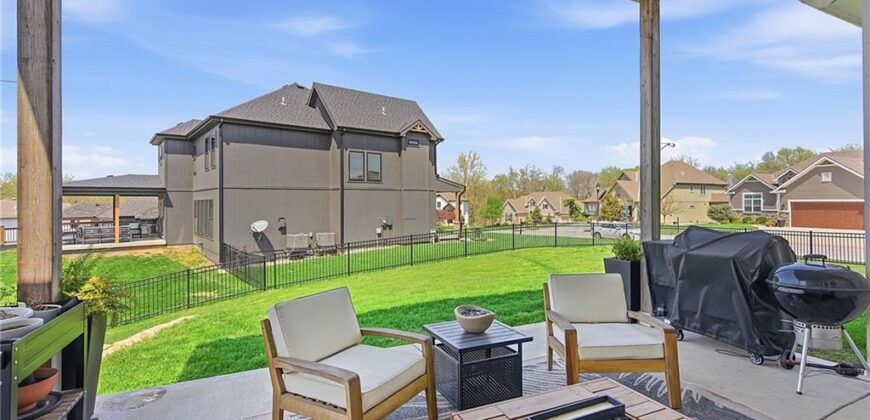 18120 N Peach Blossom Drive, Platte City, MO 64079