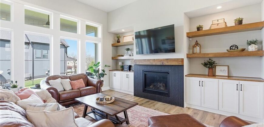 18120 N Peach Blossom Drive, Platte City, MO 64079