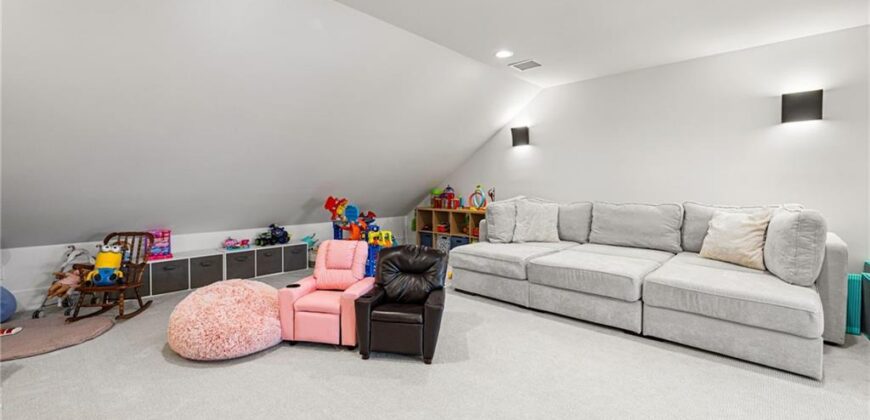 10126 N Kansas Court, Kansas City, MO 64155
