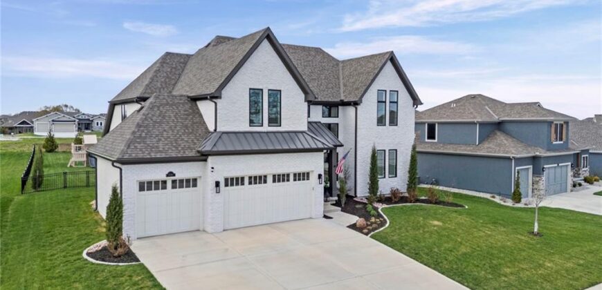 10126 N Kansas Court, Kansas City, MO 64155