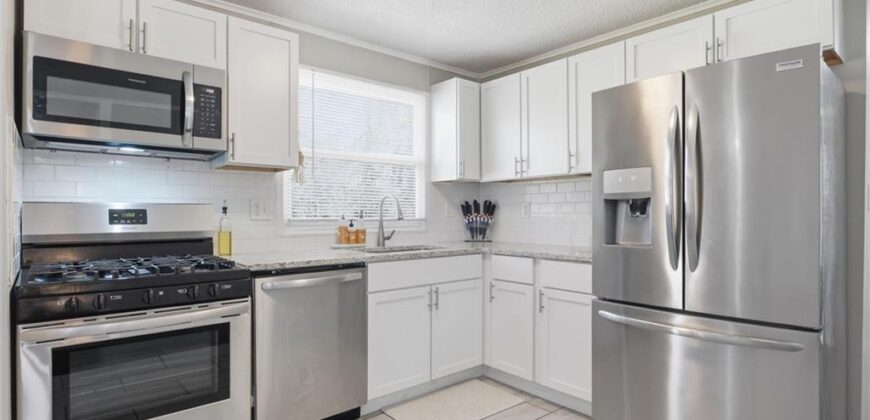 1204 NE 62nd Street, Gladstone, MO 64118