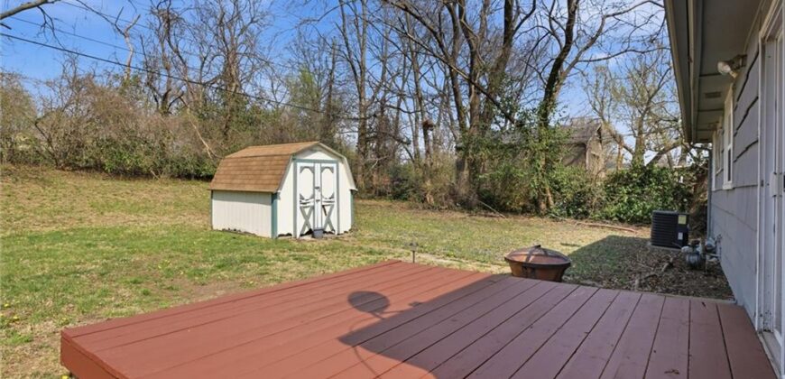 1204 NE 62nd Street, Gladstone, MO 64118