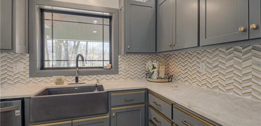 2144 Crooked Creek Drive, Kearney, MO 64060