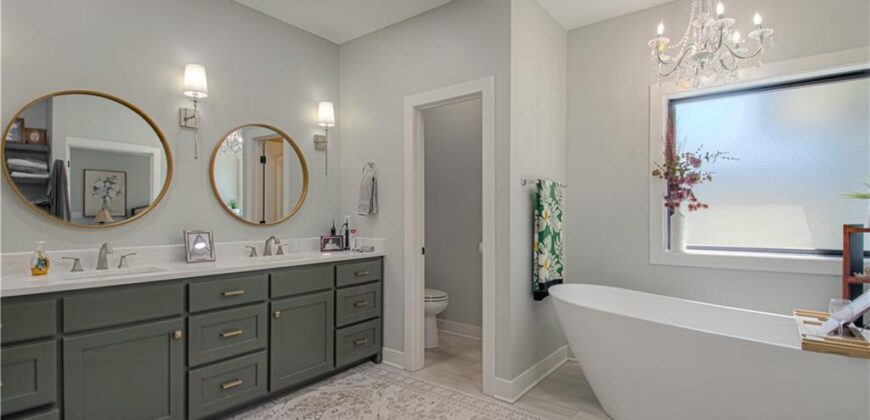 2144 Crooked Creek Drive, Kearney, MO 64060